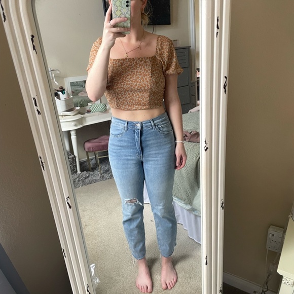 Lane 201 (Endless Blu) Cropped Tan Floral Top with Tie Back Large - Picture 5 of 6